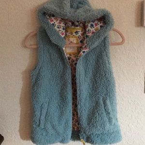 Mini Boden cozy fuzzy hooded zip vest Girls